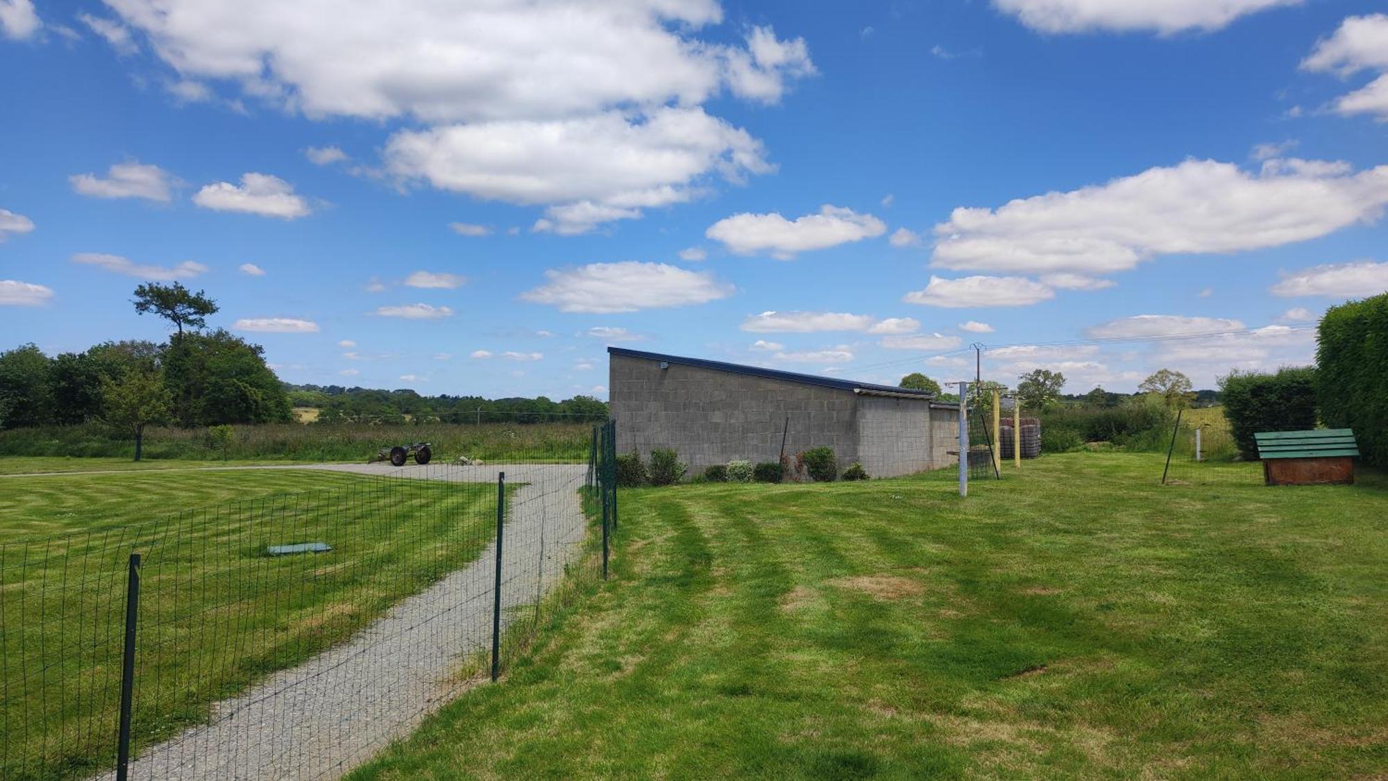 le calme de la campagne bretonne Morbihannaise. Guer Extérieur photo