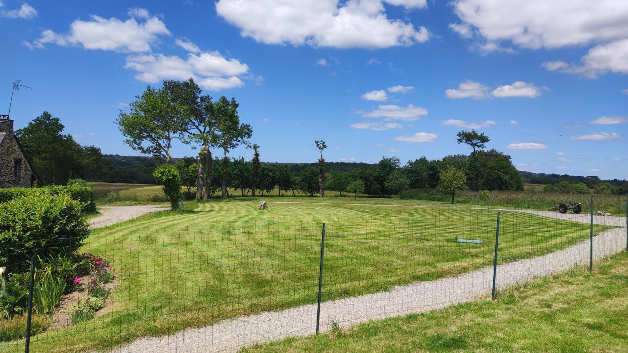 le calme de la campagne bretonne Morbihannaise. Guer Extérieur photo